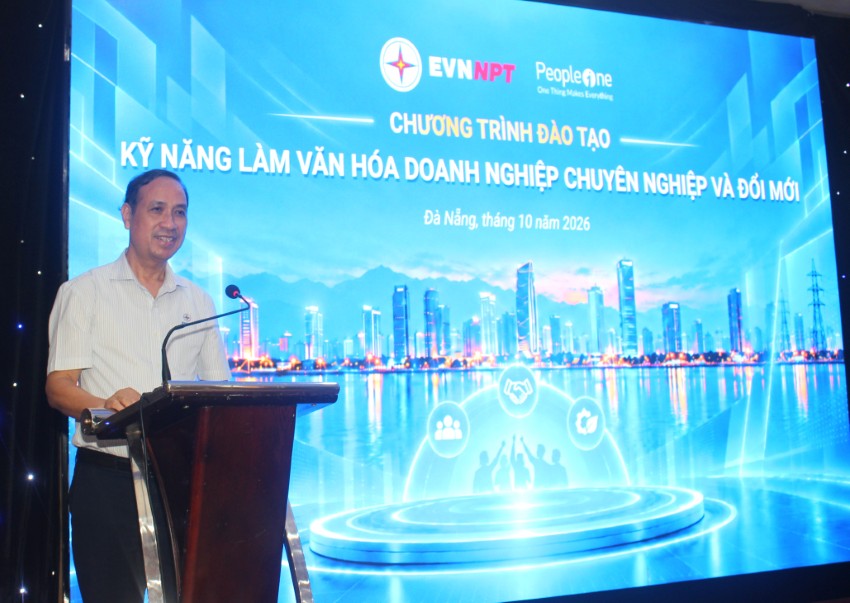 Ông Bùi Văn Kiên – Phó Tổng Giám đốc, Thủ trưởng Cơ quan EVNNPT phát biểu tại khóa đào tạo.