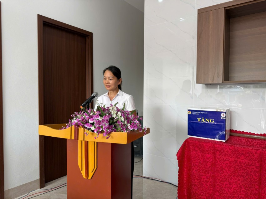 Chị Nông Thị Lan bày tỏ lời cảm ơn chân thành đến Tập đoàn Điện lực Việt Nam và các cấp Công đoàn đã hỗ trợ cho chị xây dựng được ngôi nhà mơ ước