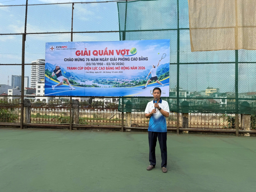 Ông Vũ Xuân Linh – Giám đốc Công ty Điện lực Cao Bằng phát biểu khai mạc giải quần vợt