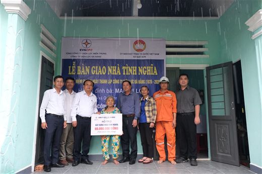 Công ty Điện lực Đà Nẵng: Bàn giao nhà tình nghĩa cho các gia đình có hoàn cảnh khó khăn