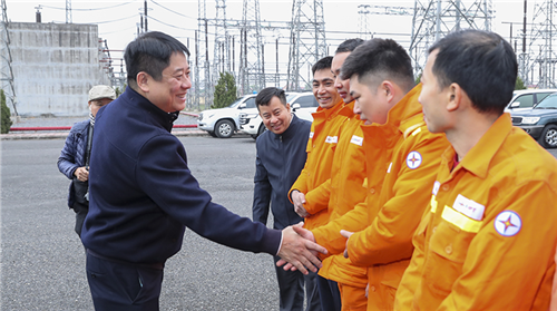 Công đoàn Điện lực Việt Nam tổ chức thăm hỏi, chúc Tết người lao động tại các công trình trọng điểm dịp Tết Bính Ngọ 2026