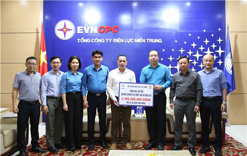 Công đoàn Điện lực Việt Nam thăm, động viên cán bộ công nhân viên EVNCPC khắc phục hậu quả bão lụt