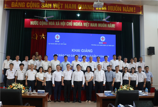 Khai giảng lớp đào tạo cán bộ quản lý cấp 3 của EVN năm 2024