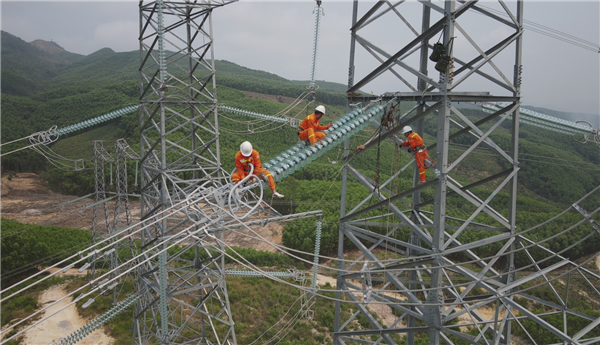 30 năm đường dây 500kV Bắc Nam điểm nhấn cho sự phát triển của Công ty Truyền tải Điện 2.