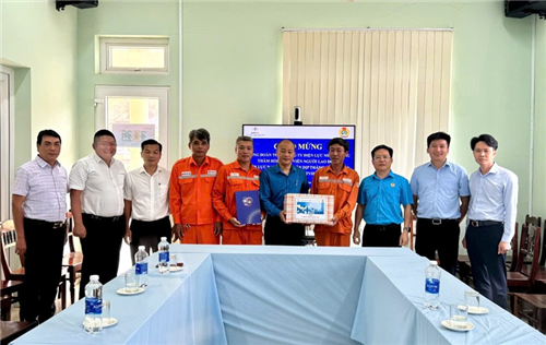 Công đoàn EVNCPC: Thăm hỏi, động viên người lao động Công ty Điện lực Huế 