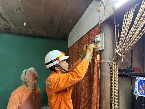 PC Đà Nẵng chung tay thực hiện “Chiến dịch Quang Trung”: Khẩn trương cấp điện, đồng hành cùng người dân vùng thiên tai