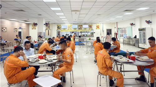 Phát huy vai trò chăm lo sức khỏe, tăng cường gắn kết trong đội ngũ lao động qua bữa ăn ca