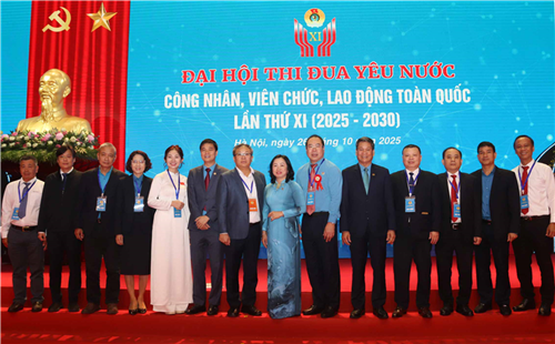 Lan tỏa những tấm gương CNVCLĐ điển hình tiên tiến xuất sắc của EVN trong phong trào thi đua yêu nước