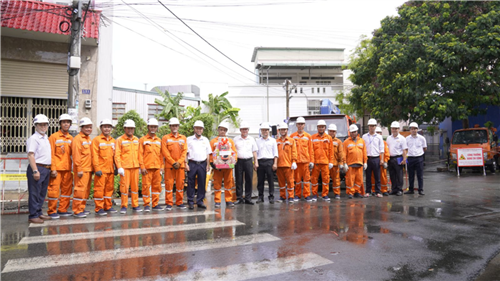 Công đoàn Điện lực Việt Nam tăng cường chăm lo người lao động trong cao điểm nắng nóng