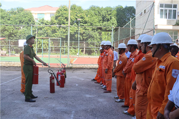 PC Quảng Bình: Hơn 200 CBCNV tham gia huấn luyện, bồi dưỡng nghiệp vụ phòng cháy chữa cháy và cứu nạn cứu hộ