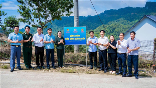 EVNHANOI chung tay “Thắp sáng đường biên” tại Mường Khương
