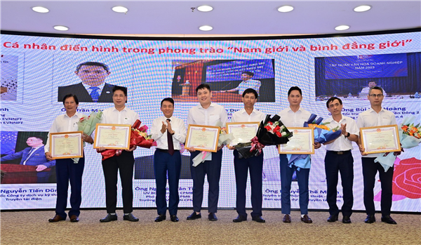 TỔNG CÔNG TY TRUYỀN TẢI ĐIỆN QUỐC GIA TỔ CHỨC TỌA ĐÀM VÀ TỔNG KẾT PHONG TRÀO “NAM GIỚI VÀ BÌNH ĐẲNG GIỚI” 