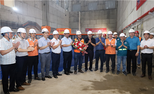 Hạ đặt thành công Rotor tổ máy số 1 dự án thủy điện Hòa Bình mở rộng