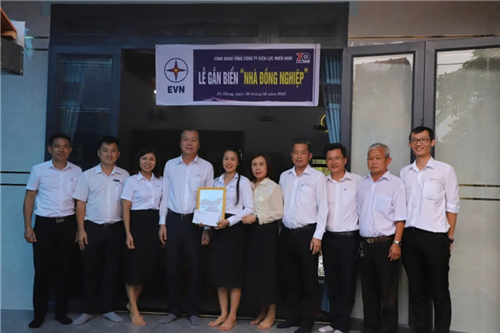 TRAO  “NHÀ ĐỒNG NGHIỆP” TẠI CÔNG ĐOÀN CƠ SỞ CÔNG TY ĐIỆN LỰC BÌNH PHƯỚC