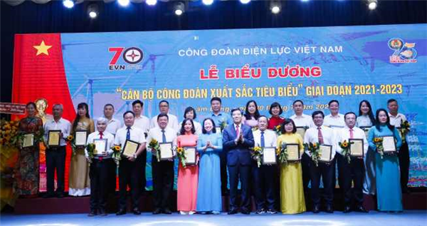 Công đoàn Điện lực Việt Nam biểu dương 95 cán bộ Công đoàn xuất sắc tiêu biểu giai đoạn 2021-2023.