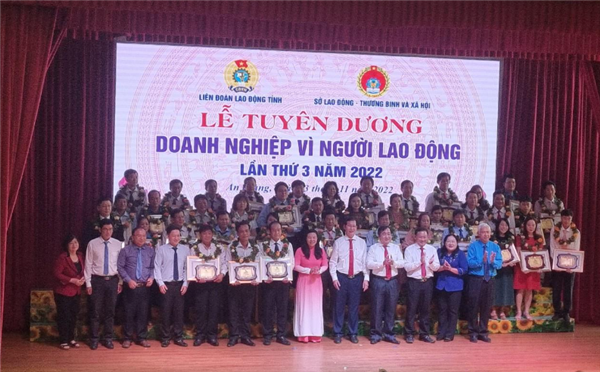 CÔNG TY ĐIỆN LỰC AN GIANG ĐƯỢC VINH DANH “DOANH NGHIỆP VÌ NGƯỜI LAO ĐỘNG”