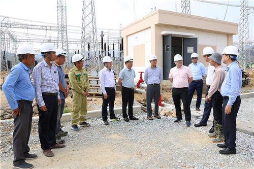 Kiểm tra tiến độ dự án truyền tải điện được chọn gắn biển chào mừng Đại hội Đảng bộ EVN lần thứ IV