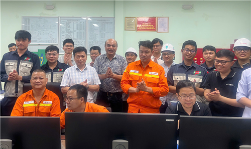 Đóng điện Dự án nâng công suất Trạm biến áp 500kV Hòa Bình, chào mừng 140 năm Ngày Quốc tế Lao động