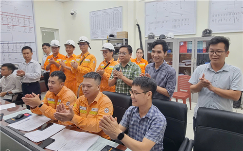Đóng điện Dự án Trạm biến áp 500kV Vĩnh Yên và đường dây đấu nối: Chào mừng Đại hội Đảng bộ EVN lần thứ IV