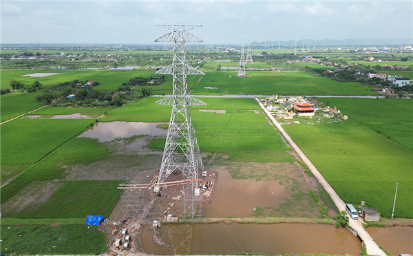 KÉO DÂY KHOẢNG NÉO ĐẦU TIÊN DỰ ÁN ĐƯỜNG DÂY 500KV MẠCH 3 CUNG ĐOẠN NMNĐ NAM ĐỊNH I – THANH HOÁ