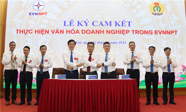 Ký cam kết thực hiện văn hóa doanh nghiệp trong EVNNPT