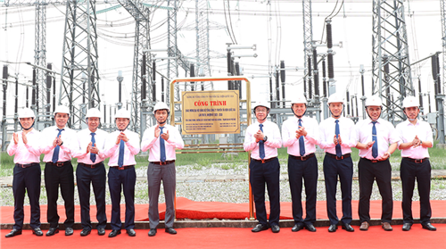 Gắn biển Công trình đường dây 220kV Nhiệt điện Hải Dương – Trạm 500kV Phố Nối chào mừng Đại hội Đảng bộ EVNNPT lần thứ IV