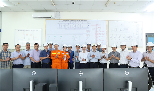 EVNNPT động viên người lao động trực vận hành mùa nắng nóng khu vực phía Bắc nhân dịp Tháng Công nhân 2026