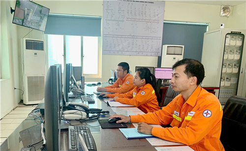 “Lính truyền tải canh nguồn sáng để Đại lễ Quốc khánh nước Cộng hòa xã hội chủ nghĩa Việt Nam được trọn vẹn