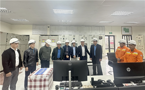 Những “người lính truyền tải” thầm lặng giữ dòng điện góp phần vào thành công Đại hội Đảng lần thứ XIV