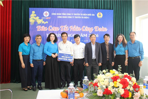 TỔ CHỨC CHƯƠNG TRÌNH “BÁNH CHƯNG XANH TRÊN CÁC CUNG ĐƯỜNG TRUYỀN TẢI ĐIỆN”.