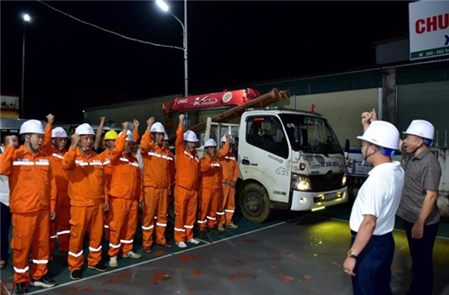 Công đoàn ĐLVN: Trao 600 triệu đồng hỗ trợ 06 Công đoàn cơ sở bị thiệt hại do bão số 10 gây ra