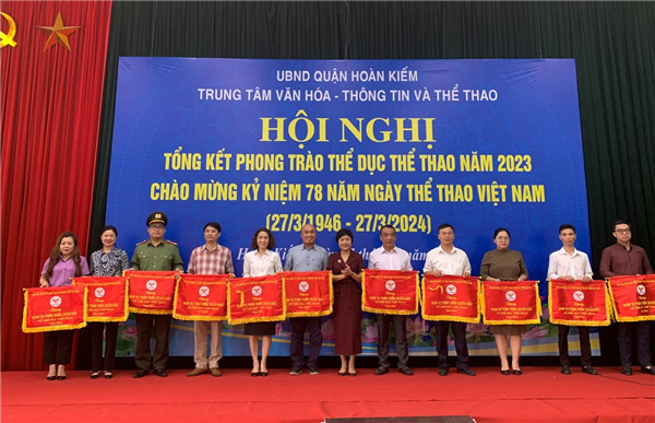 EVNHANOI được Thành phố Hà Nội công nhận là đơn vị tiên tiến xuất sắc về thể dục thể thao.