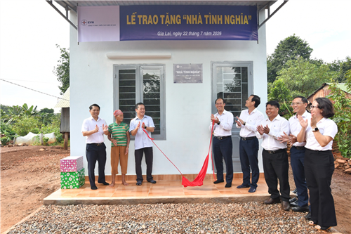 Lan tỏa nghĩa tình từ mái ấm mới – Công ty Phát triển Thủy điện Sê San trao tặng nhà tình nghĩa cho hộ gia đình khó khăn tại làng Bi, xã Ia O, tỉnh Gia Lai
