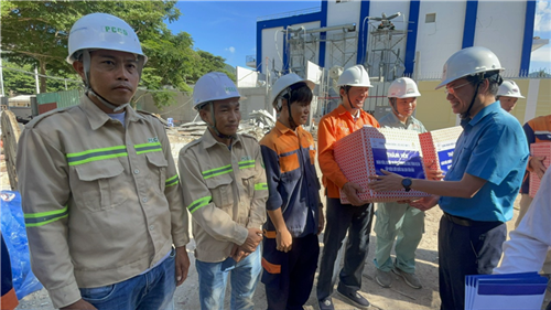 Thăm và động viên các đơn vị thi công dự án 110kV đưa điện lưới quốc gia tại vị trí tiếp bờ đặc khu Côn Đảo
