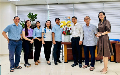 Công đoàn Tổng công ty Điện lực Thành phố Hồ Chí Minh thăm, chúc mừng nhân Ngày Thầy thuốc Việt Nam 27/2