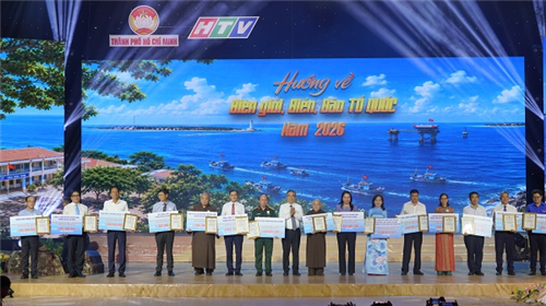 EVNHCMC trao hơn 4 tỷ đồng hướng về biên giới, biển, đảo Tổ quốc