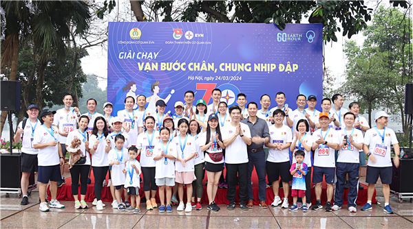 Hơn 100 CBNV Cơ quan EVN tham gia Giải chạy “Vạn bước chân - Chung nhịp đập”