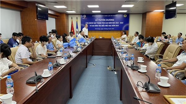 PC Hải Dương: Tuyên dương con CBCNV đạt thành tích cao năm học 2022-2023 và gia đình tiêu biểu năm 2023