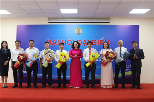 ĐẶT NGƯỜI LAO ĐỘNG LÀ TRUNG TÂM TRONG MỌI QUYẾT SÁCH