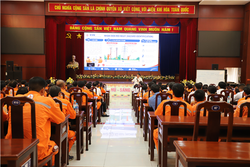 CÔNG ĐOÀN EVNSPC NÂNG CAO NĂNG LỰC MẠNG LƯỚI ATVSV: XÂY DỰNG LÁ CHẮN AN TOÀN TẠI HIỆN TRƯỜNG
