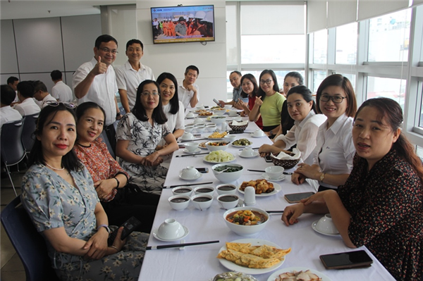 Bữa cơm công đoàn EVNICT: Đoàn kết, sẻ chia cùng người lao động