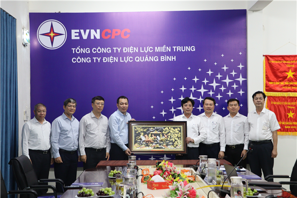 Chủ tịch HĐTV EVN Đặng Hoàng An: PC Quảng Bình giữ vững đà phát triển, đảm bảo đời sống, thu nhập cho người lao động