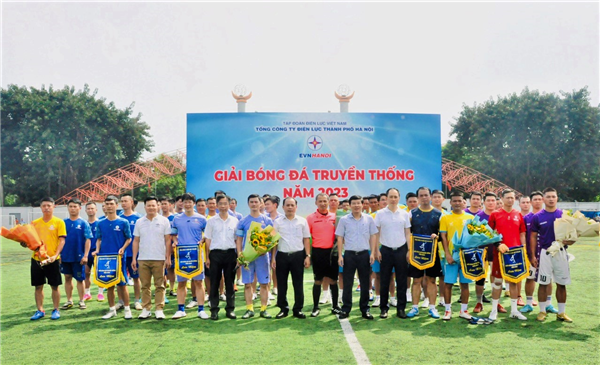 Tưng bừng khai mạc Giải bóng đá truyền thống EVNHANOI 2023