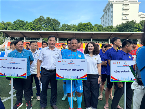 Công đoàn Điện lực Việt Nam tham dự Lễ khai mạc Giải Bóng đá công nhân, viên chức Việt Nam 2026 - khu vực phía Nam