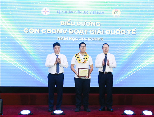 Biểu dương 74 học sinh giỏi cấp quốc tế, quốc gia và 40 gia đình tiêu biểu năm 2025
