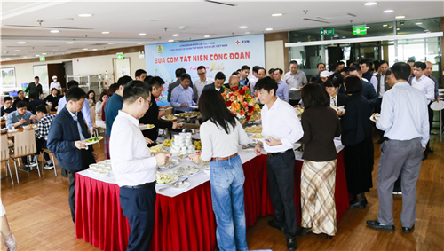 Gắn kết với bữa cơm tất niên Công đoàn Cơ quan EVN