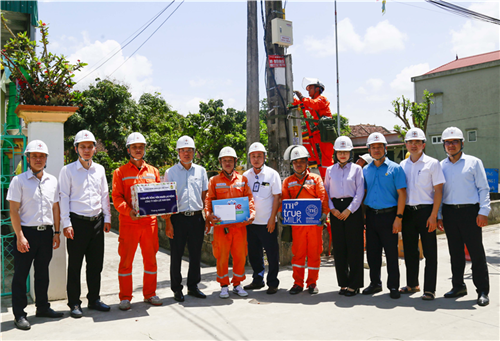 Công đoàn ĐLVN kiểm tra phong trào thi đua đảm bảo cung cấp điện an toàn, ổn định mùa nắng nóng 2025
