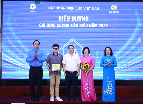 EVN biểu dương 85 học sinh đạt giải quốc gia, quốc tế và 42 gia đình CBCNV tiêu biểu EVN năm 2026