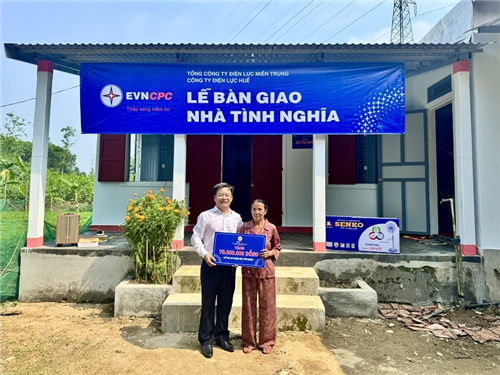 Công ty Điện lực Huế bàn giao 02 căn nhà tình nghĩa cho hộ nghèo trên địa bàn thành phố Huế