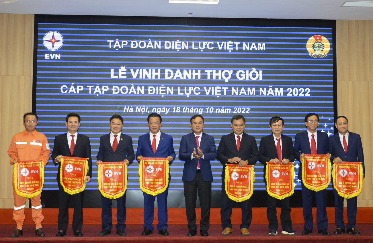 08 công nhân của PTC2 được vinh danh thợ giỏi cấp EVN năm 2022 2